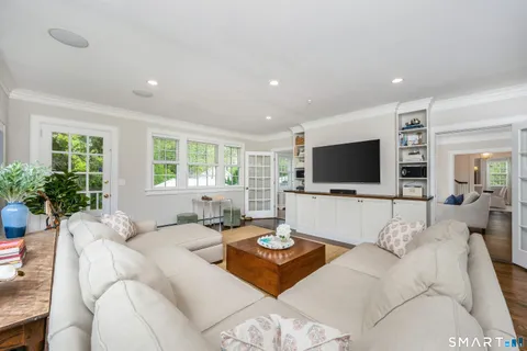 $1,595,000 | 229 West Avenue, Darien, CT 06820