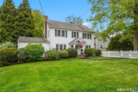 $1,595,000 | 229 West Avenue, Darien, CT 06820
