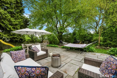 $1,595,000 | 229 West Avenue, Darien, CT 06820