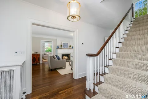 $1,595,000 | 229 West Avenue, Darien, CT 06820