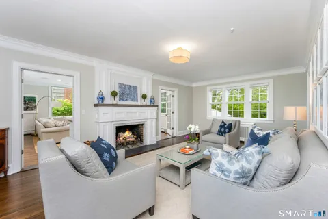 $1,595,000 | 229 West Avenue, Darien, CT 06820