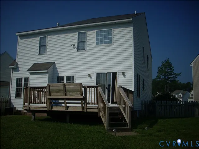 a view of a house with backyard and porch