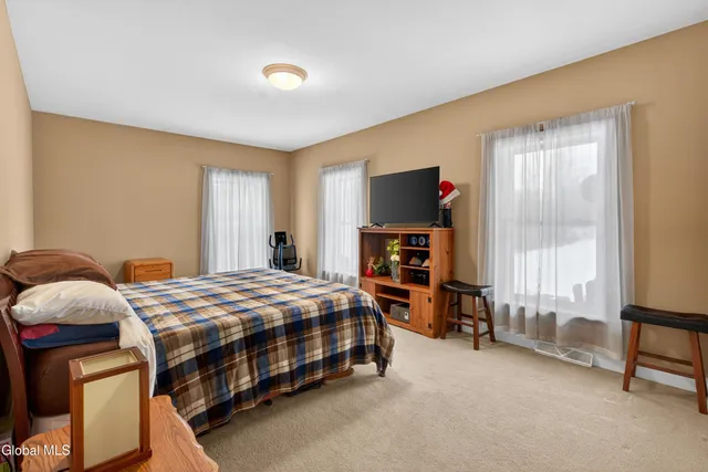 $549,900 | 15 Debbie Lane, Sand Lake, NY 12018