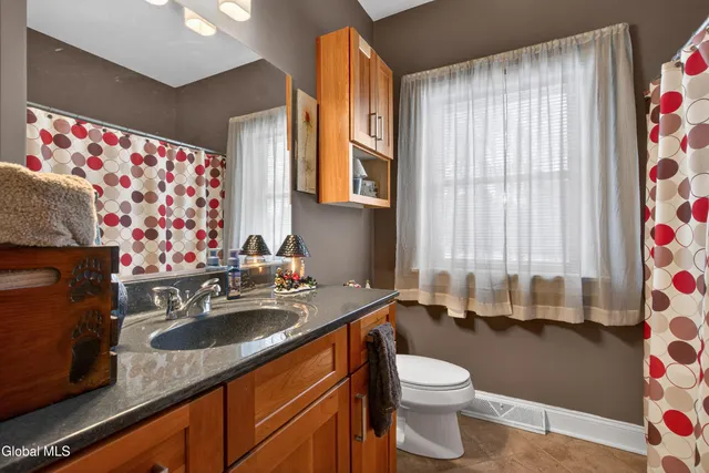 $549,900 | 15 Debbie Lane, Sand Lake, NY 12018