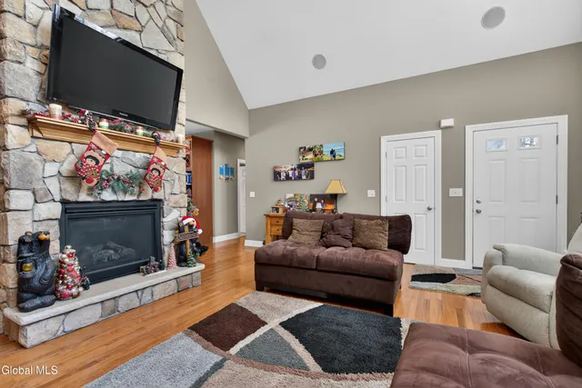 $549,900 | 15 Debbie Lane, Sand Lake, NY 12018