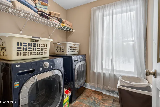 $549,900 | 15 Debbie Lane, Sand Lake, NY 12018