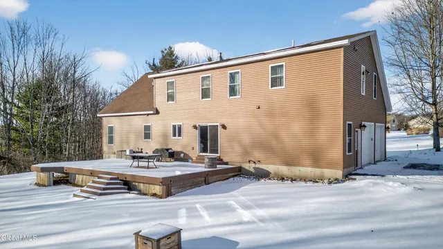 $549,900 | 15 Debbie Lane, Sand Lake, NY 12018