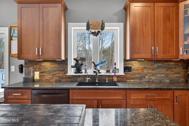 $549,900 | 15 Debbie Lane, Sand Lake, NY 12018