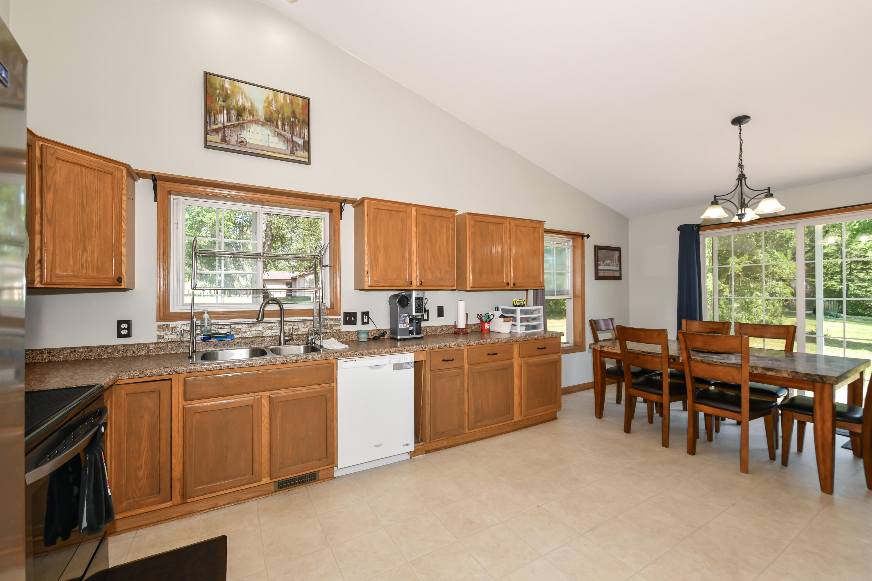607 Stephanie Street Rochester, WI 53105 - Photo 8 of 25 Kitchen