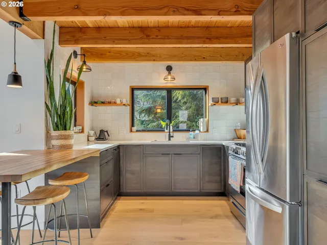 $975,000 | 696 North Spruce Street, Cannon Beach, OR 97110