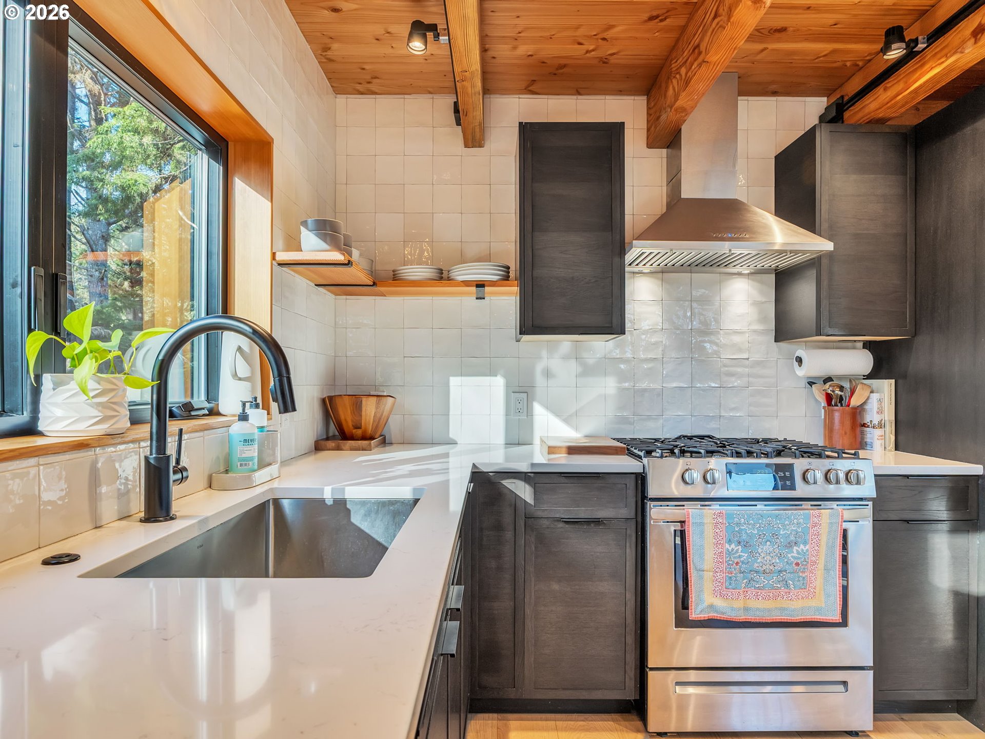 696 North Spruce Street Cannon Beach, OR 97110 - Photo 12 of 48