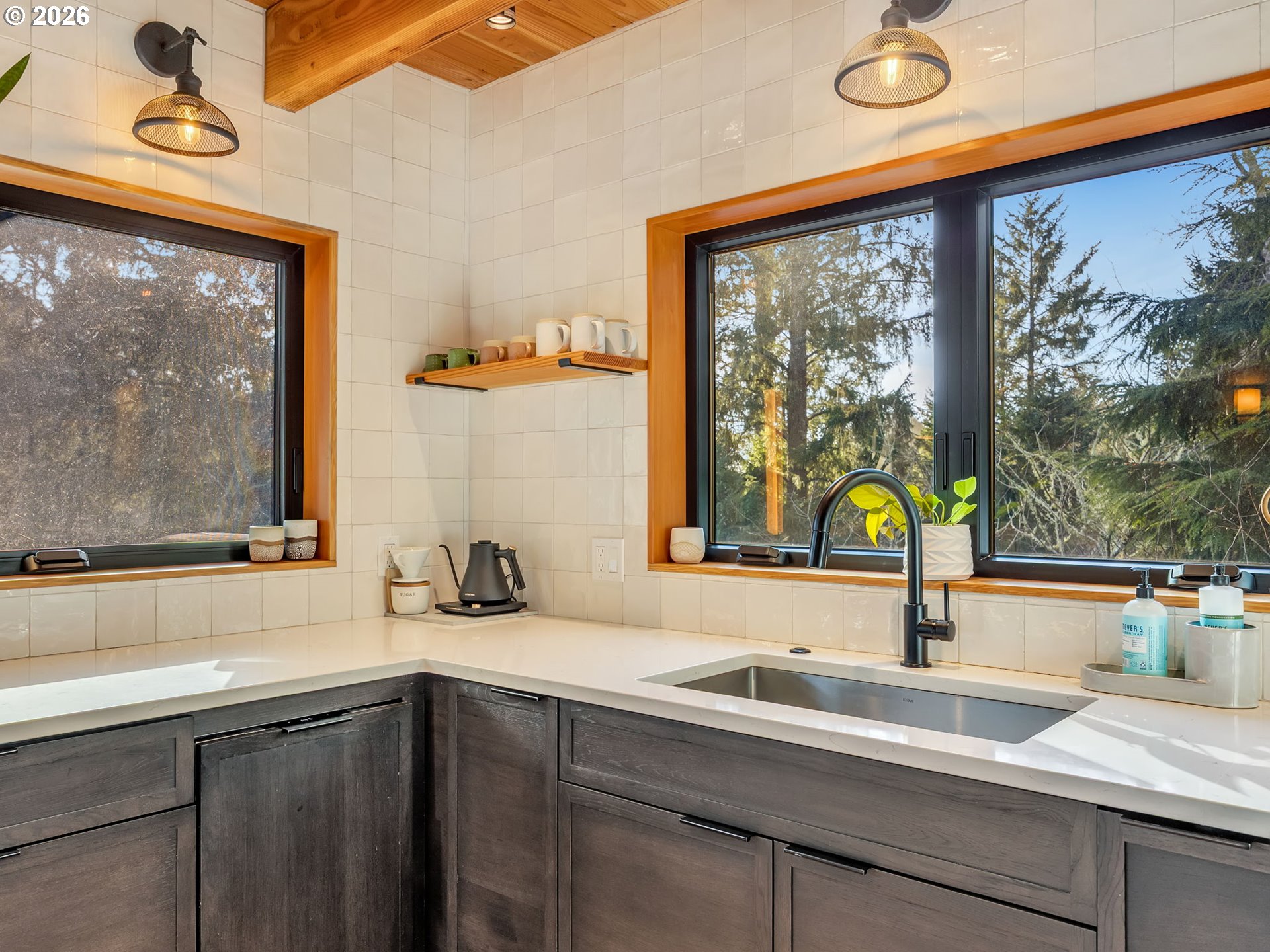 696 North Spruce Street Cannon Beach, OR 97110 - Photo 13 of 48