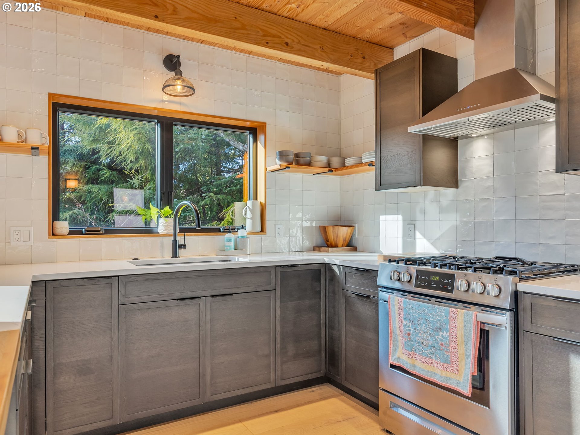 696 North Spruce Street Cannon Beach, OR 97110 - Photo 14 of 48