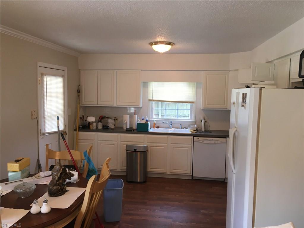 518 Oakview Road High Point, NC 27265 - Photo 5 of 11