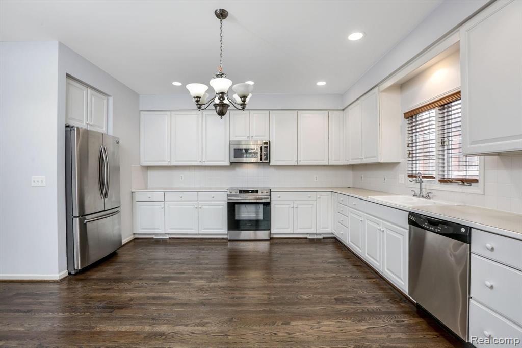 1110 Vernier Road Grosse Pointe Woods, MI 48236 - Photo 8 of 33