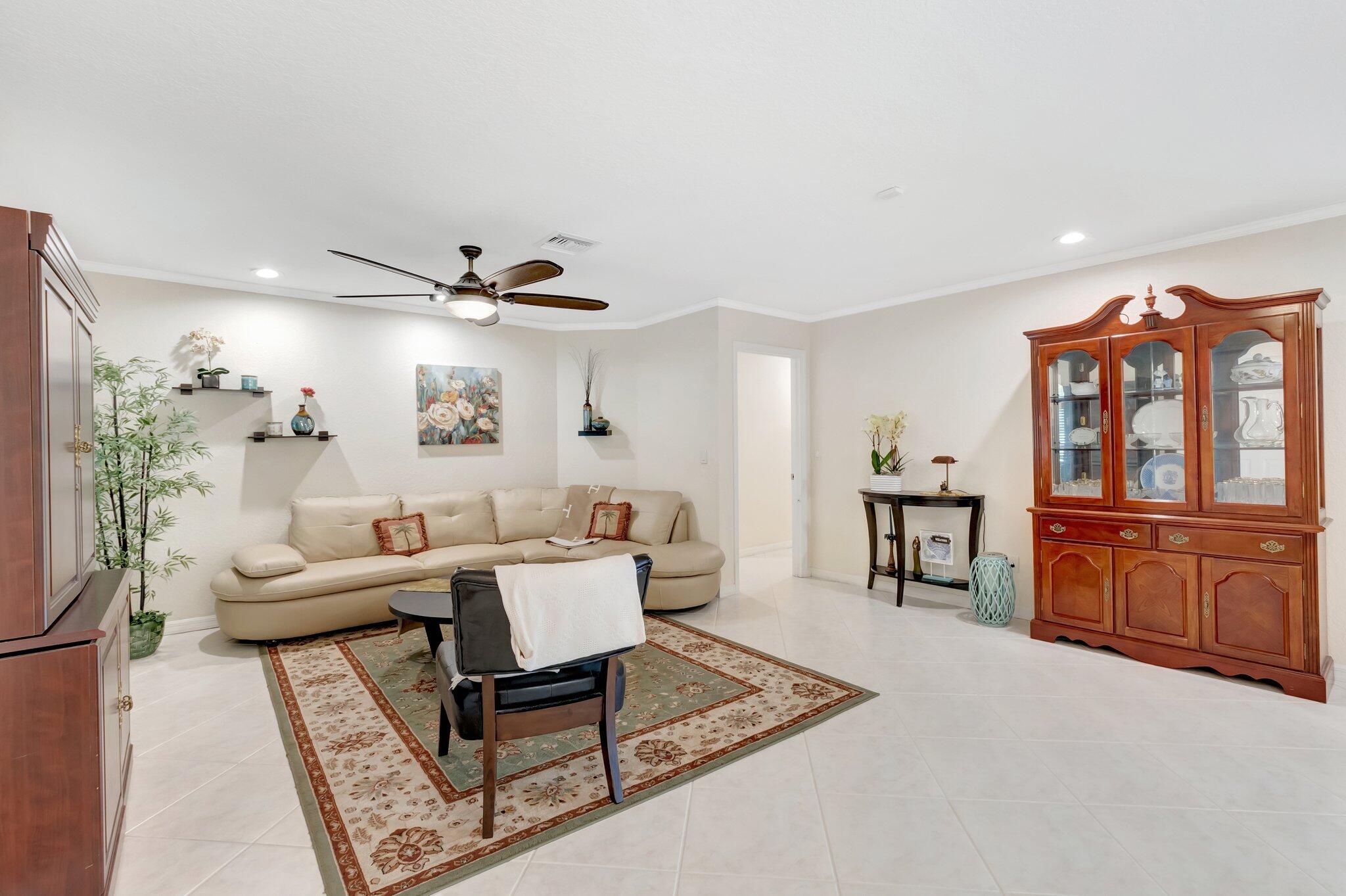 166 Southwest 8th Avenue Boca Raton, FL 33486 - Photo 3 of 25 Living Area