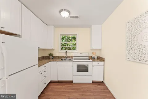$1,285,000 | 9719 Cinnamon Creek Drive, Vienna, VA 22182