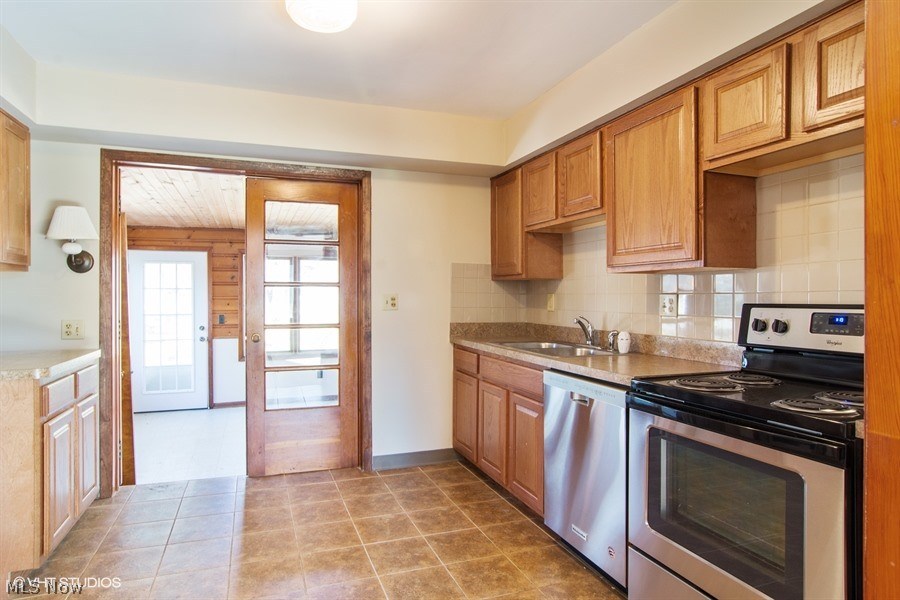 8121 Brentwood Road Mentor, OH 44060 - Photo 8 of 25