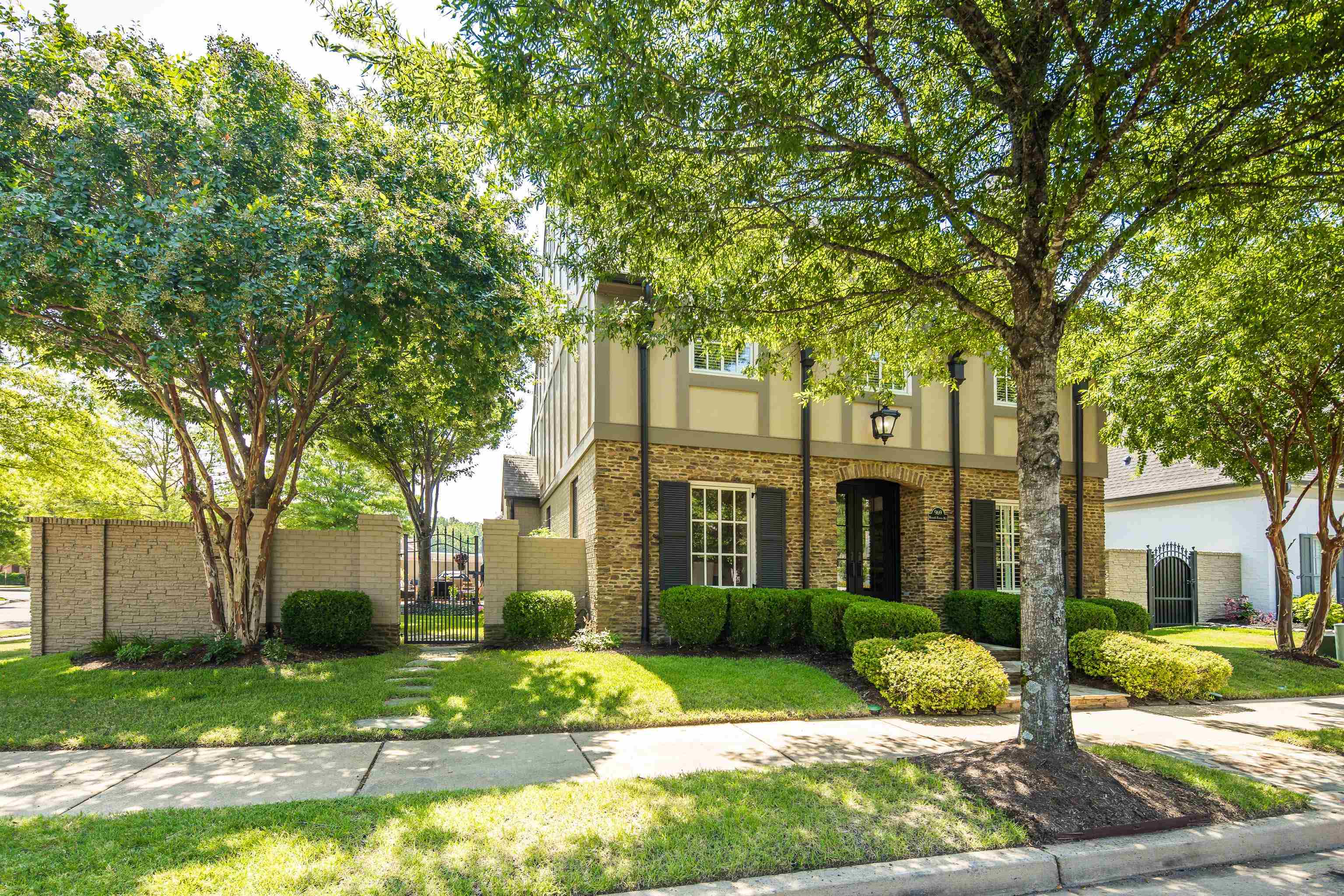 969 Russell Farms Road Collierville, TN 38017 - Photo 1 of 40 Gallery Image 1