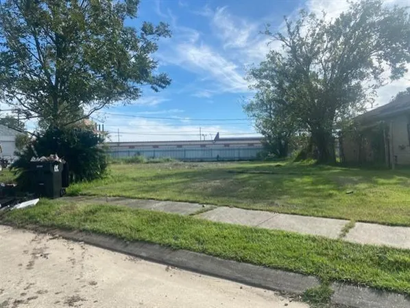 $39,900 | 2009 Brigade Drive, Chalmette, LA 70043