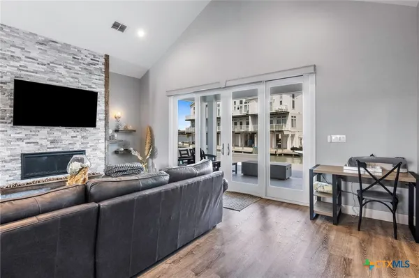 $1,599,000 | 37 Flamingo Road, Rockport, TX 78382