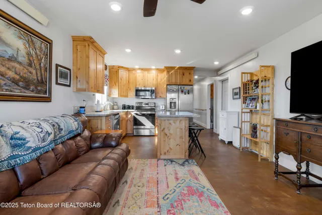 $750,000 | 185 Franklin Avenue, Thayne, WY 83127