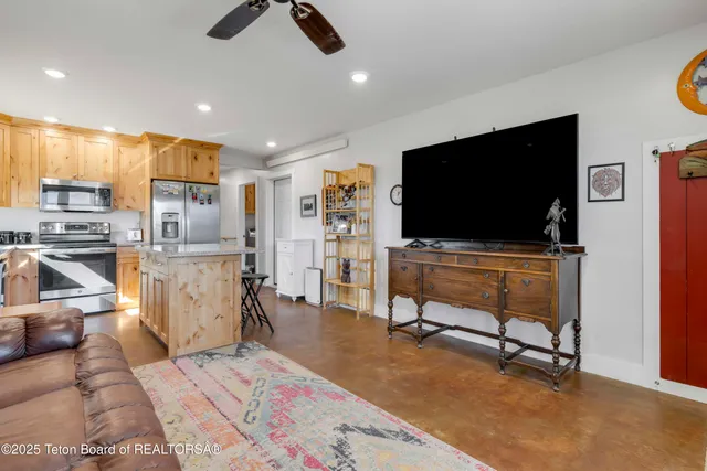 $750,000 | 185 Franklin Avenue, Thayne, WY 83127