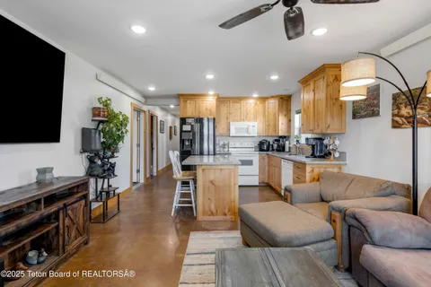 $750,000 | 185 Franklin Avenue, Thayne, WY 83127