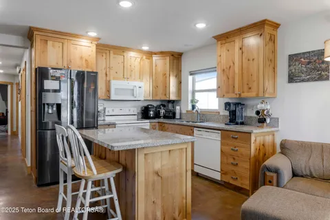 $750,000 | 185 Franklin Avenue, Thayne, WY 83127