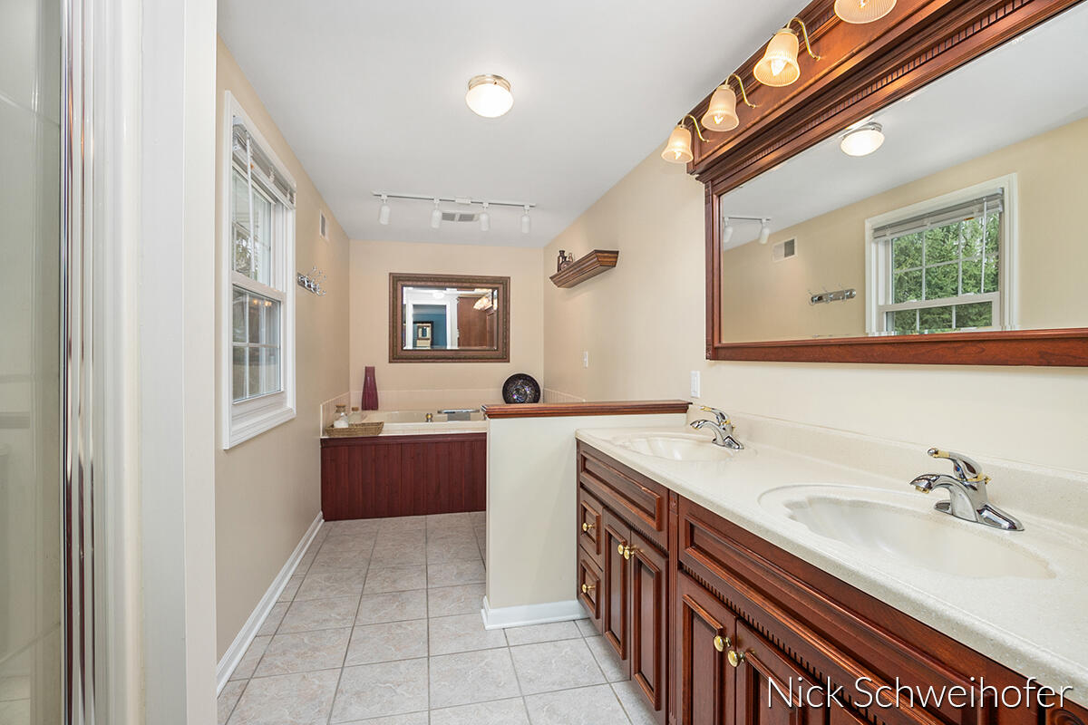 360 Stone Harbor Road Holland, MI 49424 - Photo 23 of 50 Primary bath