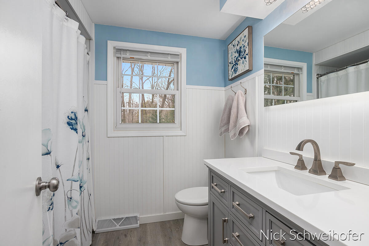 360 Stone Harbor Road Holland, MI 49424 - Photo 29 of 50 2nd floor hall bath