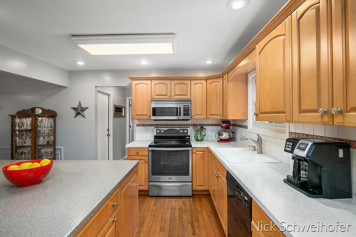 360 Stone Harbor Road Holland, MI 49424 - Photo 9 of 50 IMG_1008