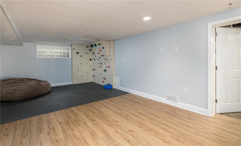 746 Pinoak Road Pittsburgh, PA 15243 - Photo 19 of 25 Gallery Image 19