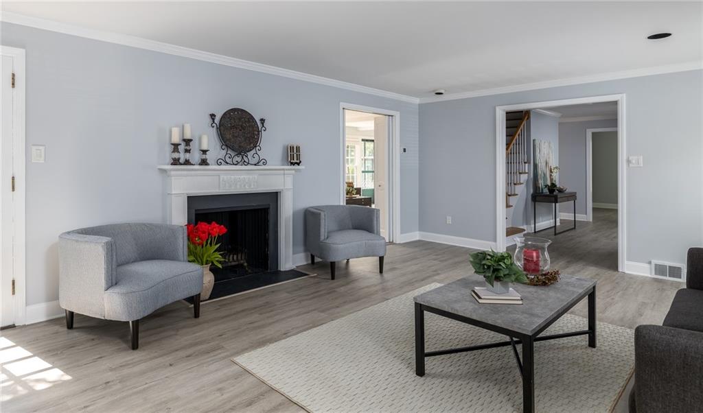 746 Pinoak Road Pittsburgh, PA 15243 - Photo 3 of 25 Gallery Image 3