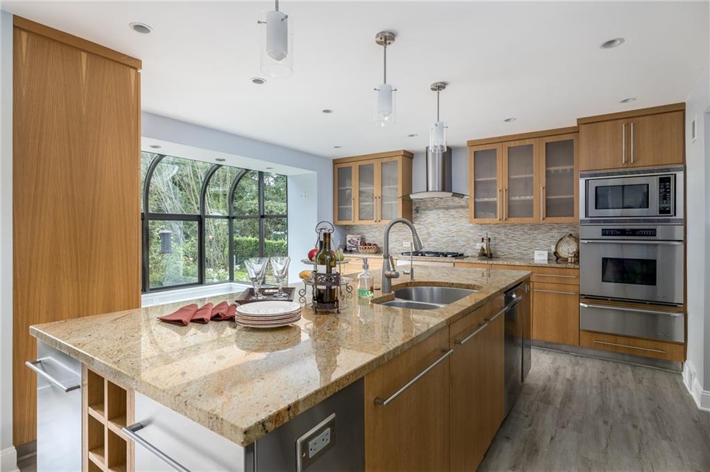 746 Pinoak Road Pittsburgh, PA 15243 - Photo 6 of 25 Gallery Image 6