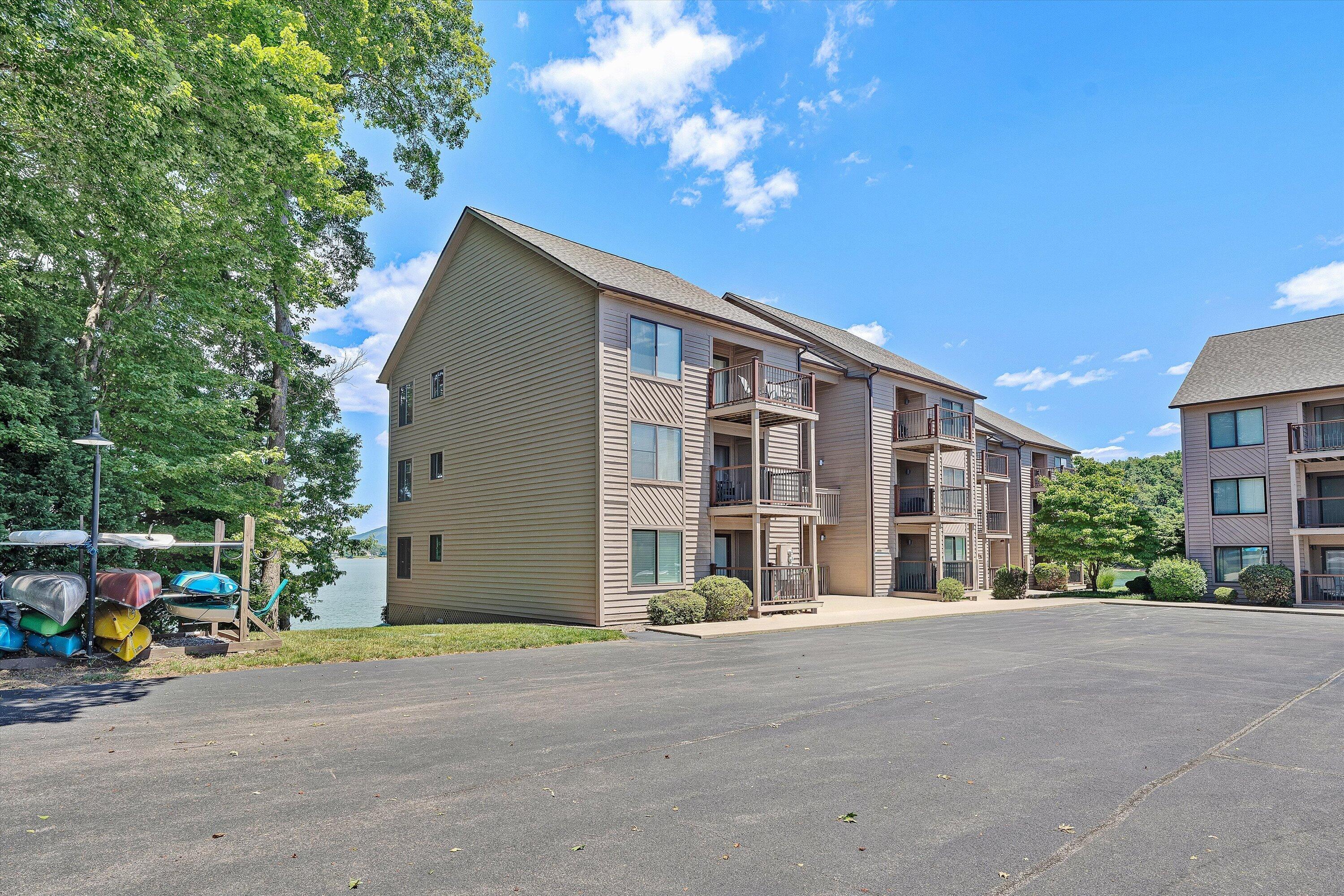 645 Monte Vista Road, Unit 105 Union Hall, VA 24176 - Photo 3 of 8 07-DSC00241
