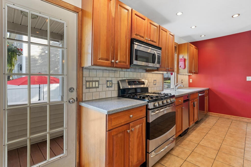 257 Edge Hill Road Milton, MA 02186 - Photo 10 of 28 Gallery Image 10