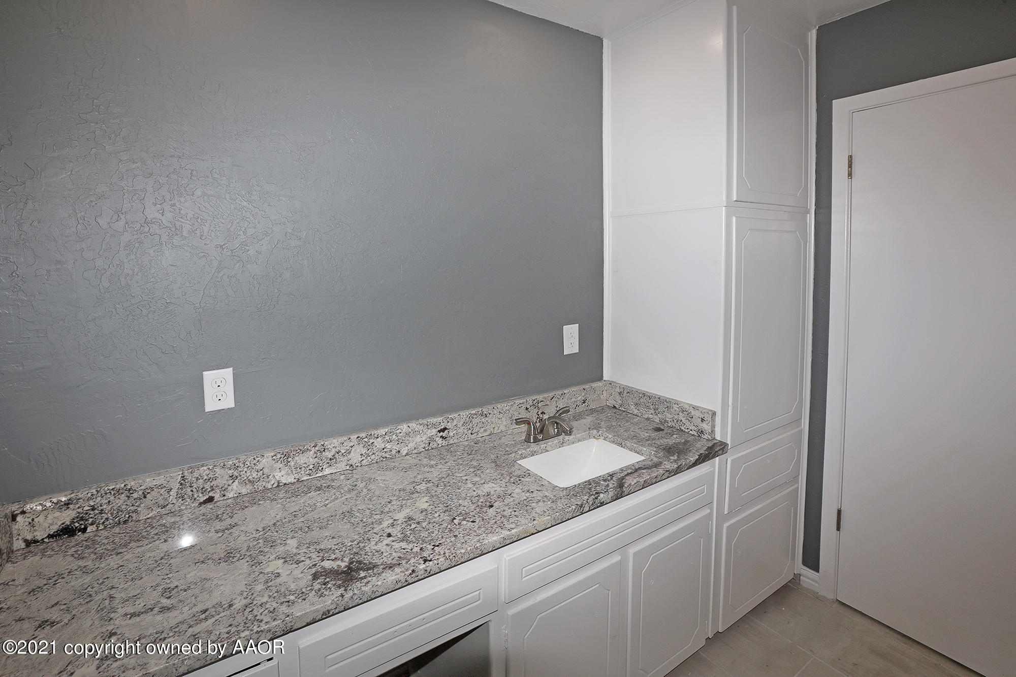 2814 Porter Drive Amarillo, TX 79110 - Photo 16 of 32 Bathroom2