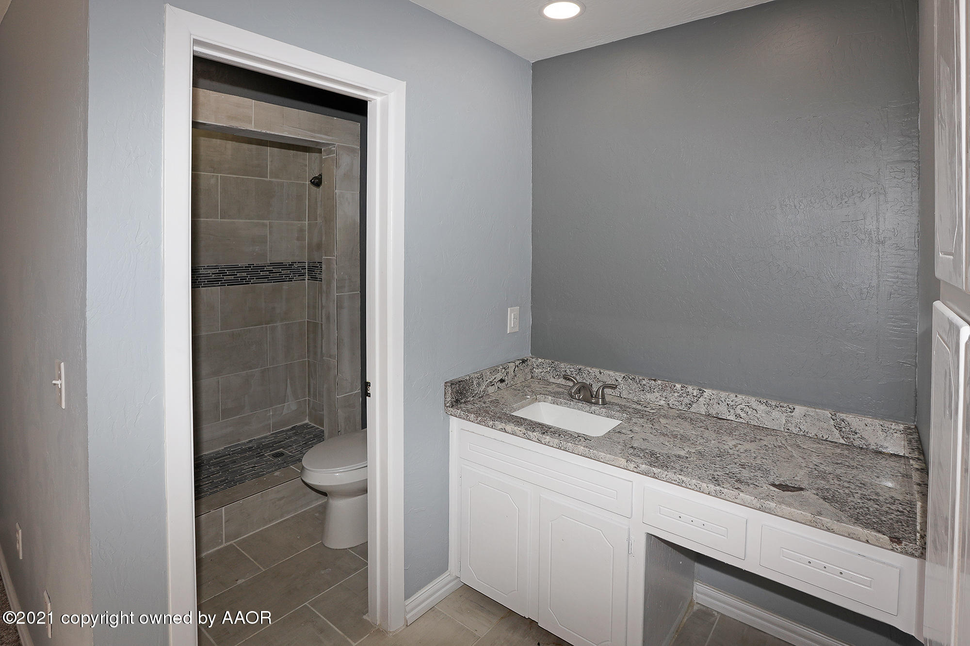 2814 Porter Drive Amarillo, TX 79110 - Photo 19 of 32 Master Bath