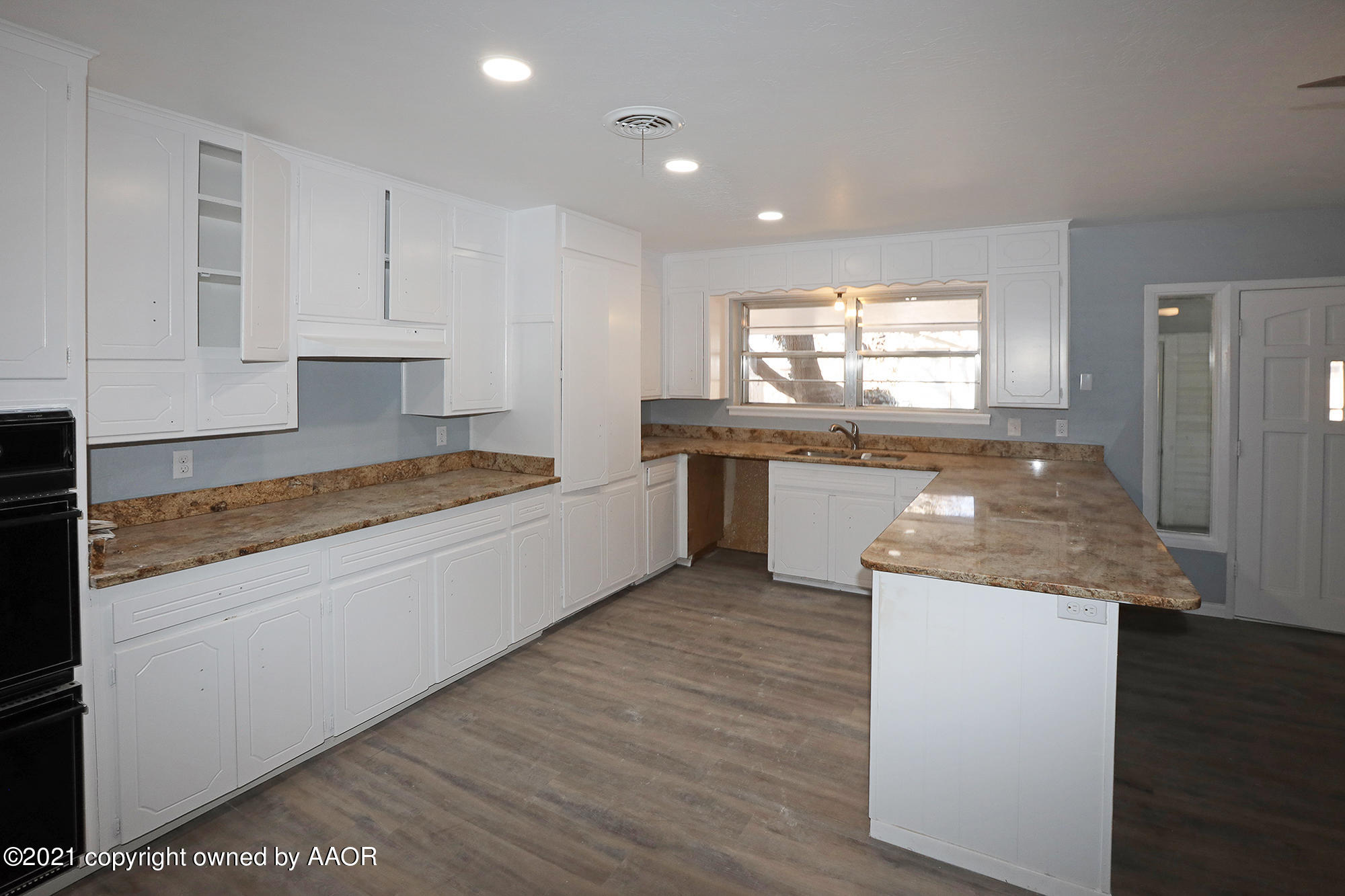 2814 Porter Drive Amarillo, TX 79110 - Photo 4 of 32 Kitchen3