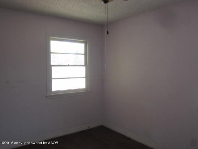 4021 Gables Street Amarillo, TX 79110 - Photo 4 of 14 an empty room with a window