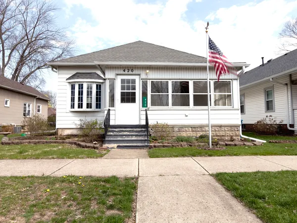 $258,000 | 420 East Benton Street, Morris, IL 60450