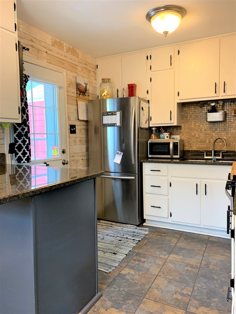 1306 Olive Road Homewood, IL 60430 - Photo 5 of 18