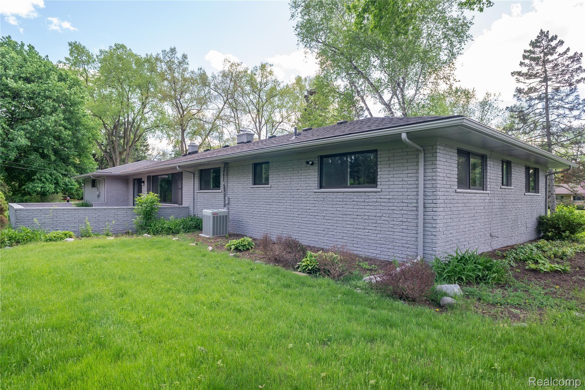 910 Dursley Road Bloomfield Hills, MI 48304 - Photo 10 of 33 DSC_5452.jpg