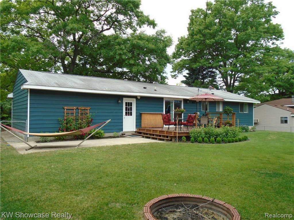 3376 South Commerce Road Commerce Township, MI 48382 - Photo 2 of 60 DSC00444.JPG