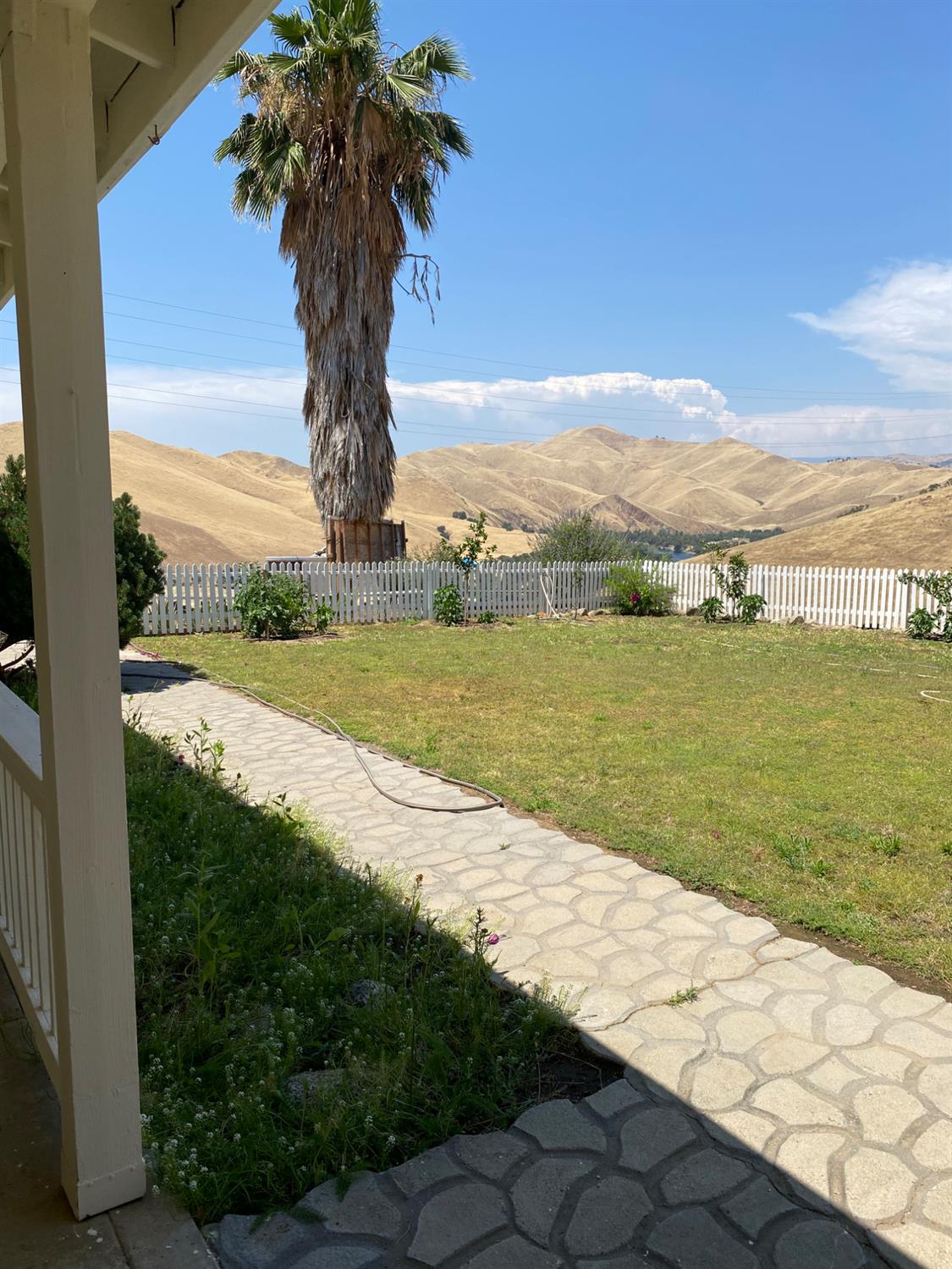 5288 North Piedra Road Sanger, CA 93657 - Photo 3 of 32