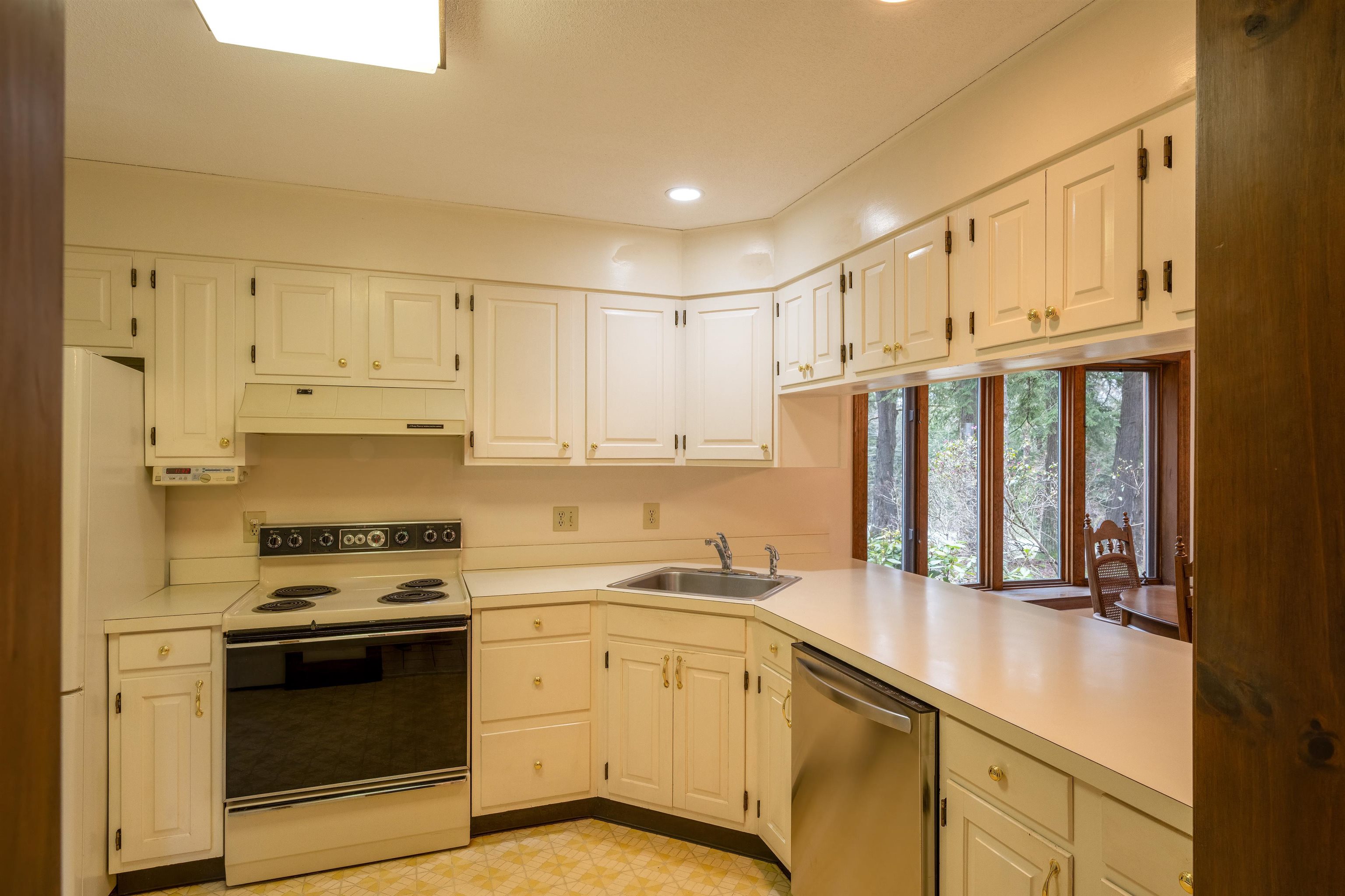 512 Marsh Family Road Hartford, VT 05059 - Photo 5 of 29 Gallery Image 5