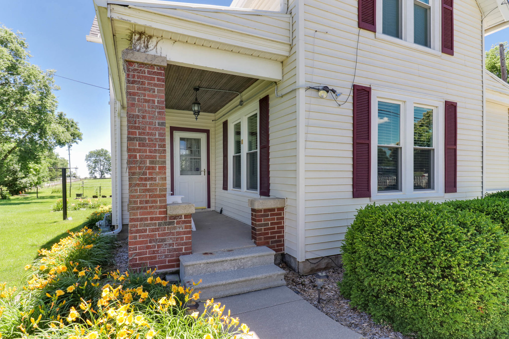409 Woodrig Road Bloomington, IL 61704 - Photo 2 of 44