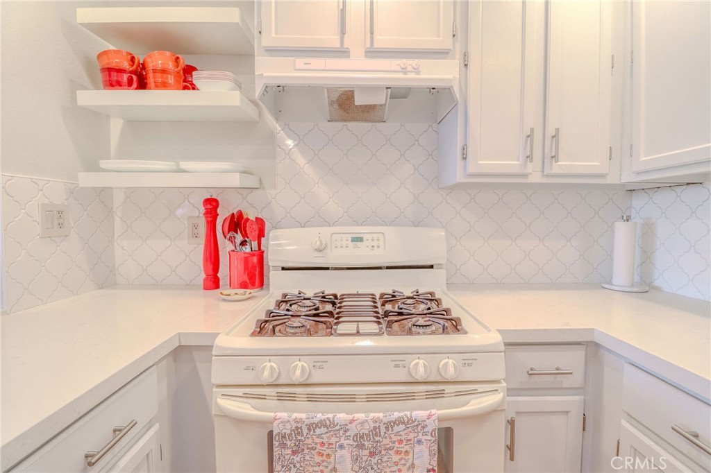 30630 Southern Cross Road Temecula, CA 92592 - Photo 14 of 42 a kitchen with a stove and cabinets