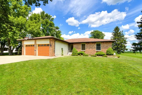 $275,000 | 305 North Vermillion Street, Lexington, IL 61753